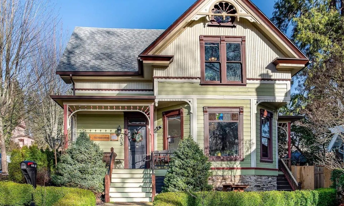 Market District House | Large group in Eugene, Exquisite Historic Landmark 11Bedroom, 4.1BA, New Hot tub
