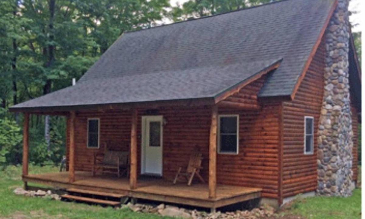 Germfask Cabin | Lazy Cedars Log Cabin - Centrally located