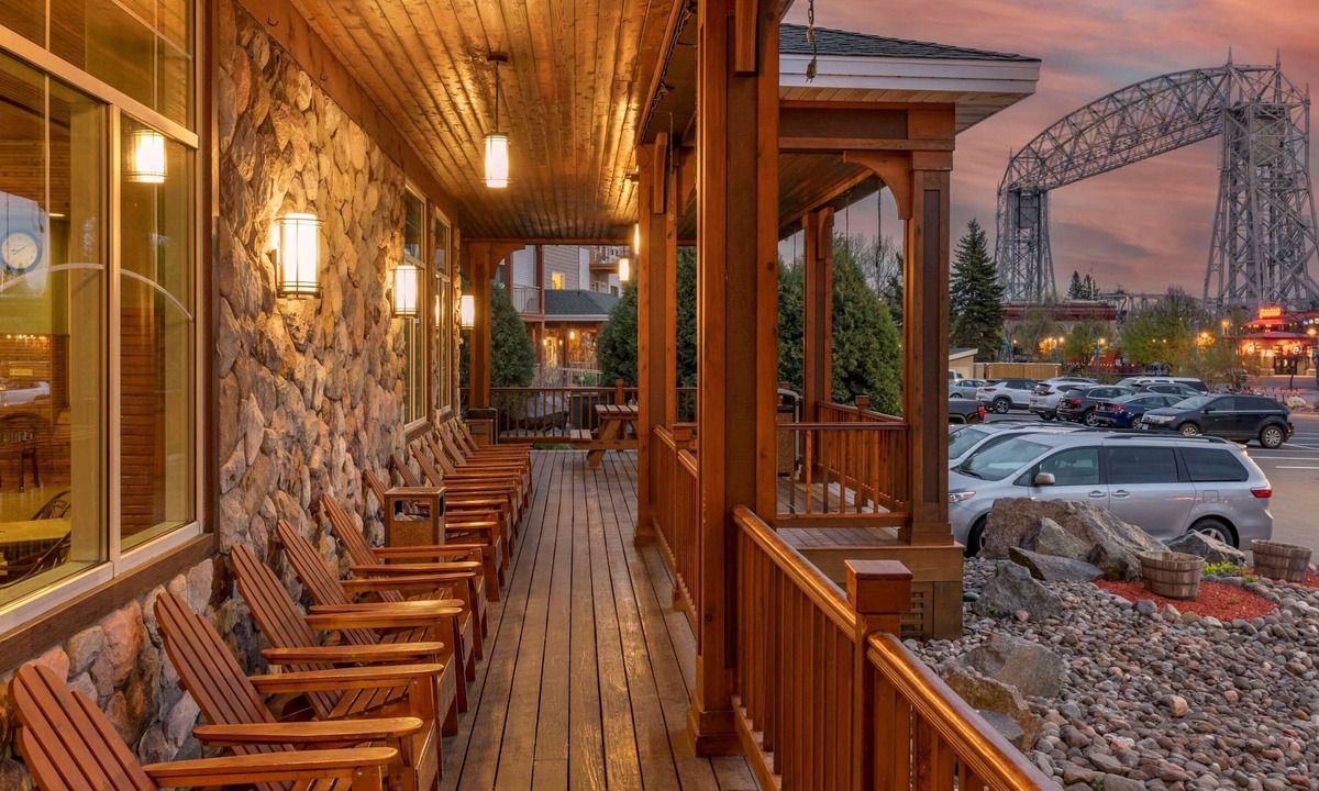 Canal Park Hotel | Lift Bridge Lodge, an Ascend Collection Hotel