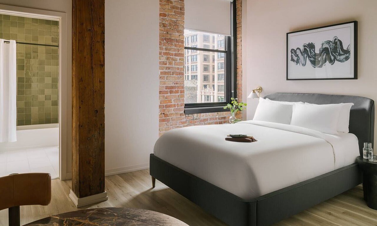 West Loop Gate Apartment | LIVN West Loop Chicago Queen Superior Studio