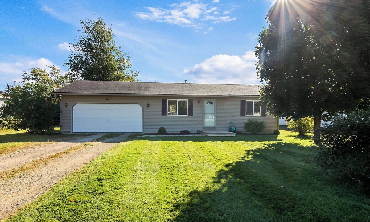 Lake Ann House | Location! Halfway between Traverse City and Glen Arbor/Empire/Lake Michigan!
