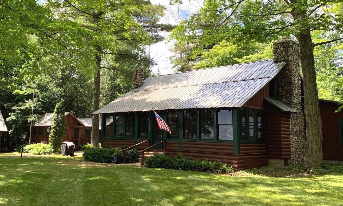Northport Cottage | Log Cottage with Sandy Beach; Acre Lot; 1 Mile to Downtown NP