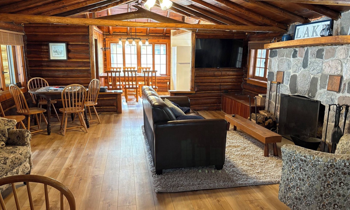 Au Gres Cottage | LogginOut Cottage 3-bedroom cottage in tranquil Au Gres with lots of sandy beach