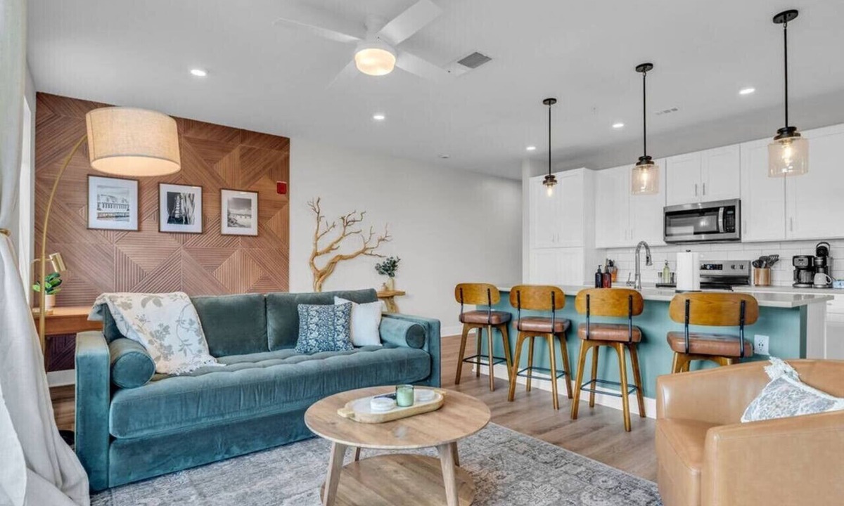 Old City Condo | Lone Tree Lux | Queen Bed | Free Parking + Balcony