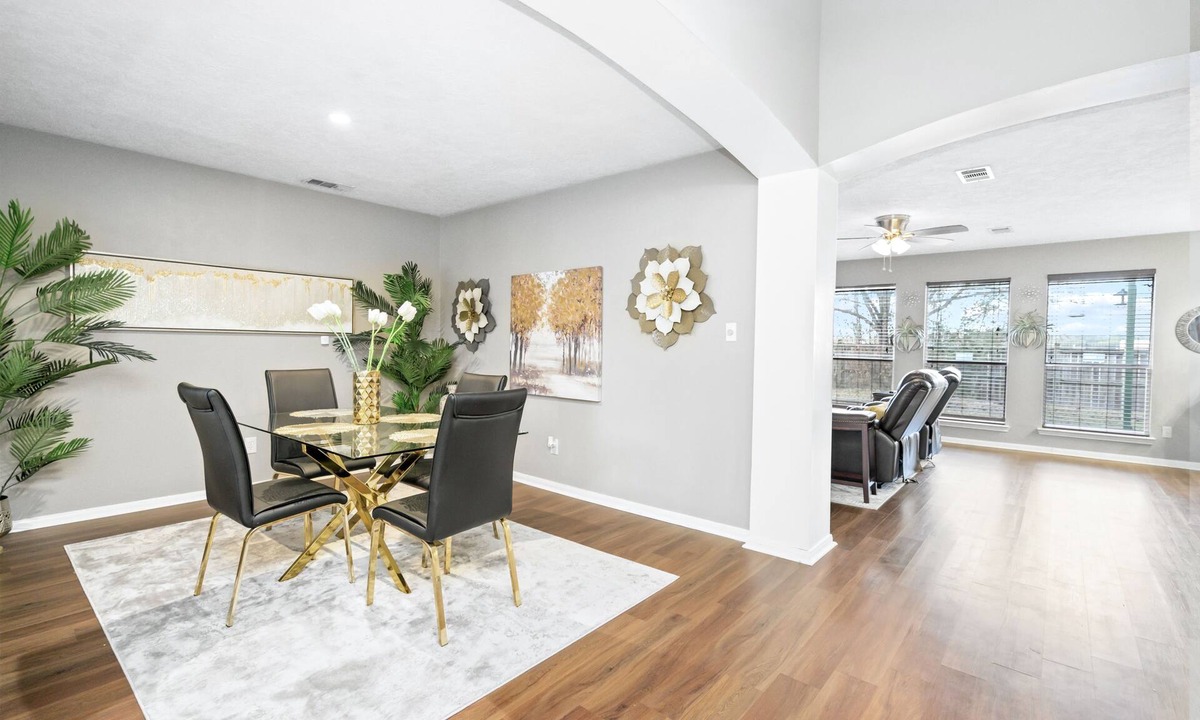 Spring House | Longer-Term Welcome! Cheerful 1 bedroom Plush Queen Bed!