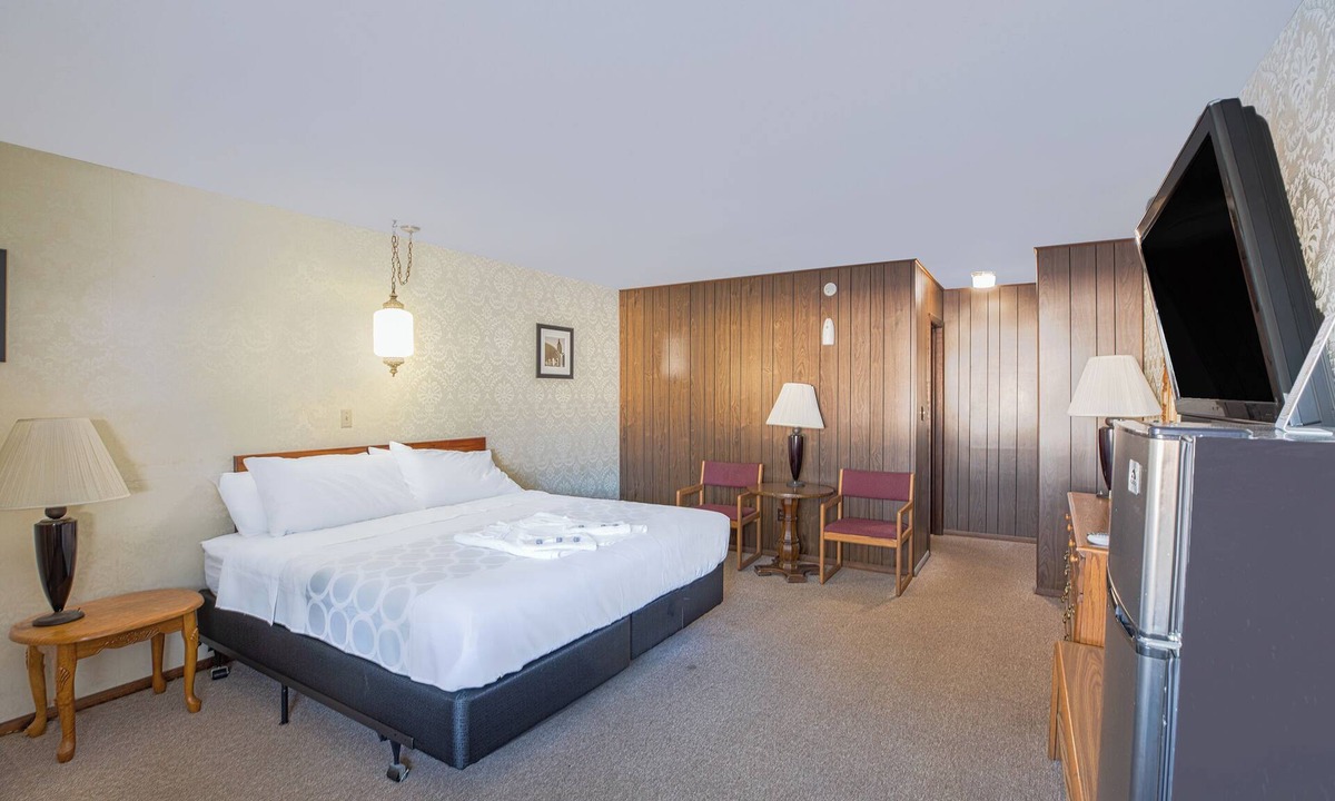 Tomahawk Hotel | Love Hotels Tomahawk by OYO at Lake Mohawksin WI