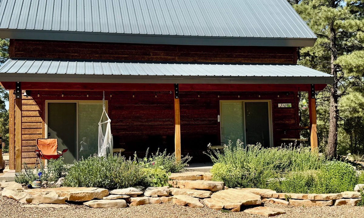 Zion National Park East Entrance Cabin | Lovely 2-bedroom cabin bordering Zion's national Park, Close to cable Mountain.