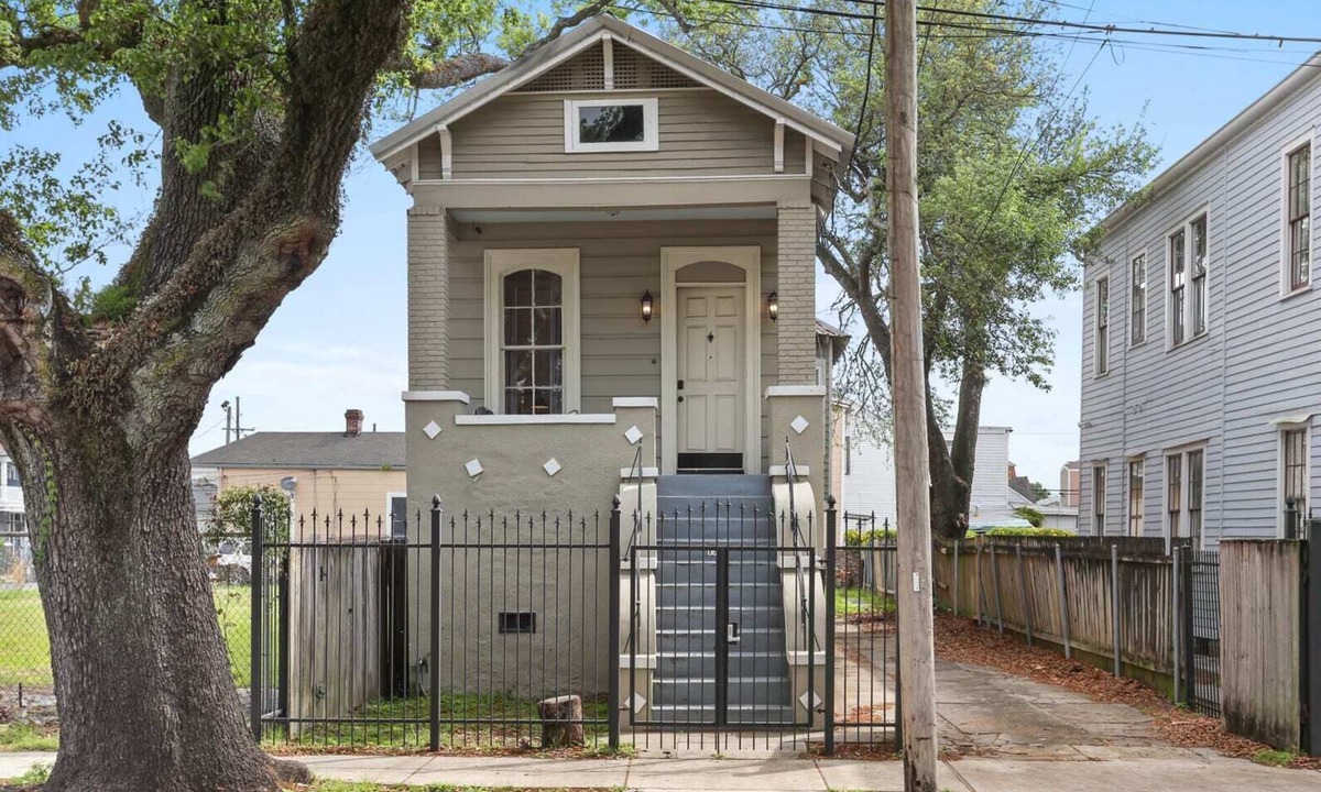 Faubourg Delassize House | Lovely 3BD | Steps to St. Charles | Gated Parking