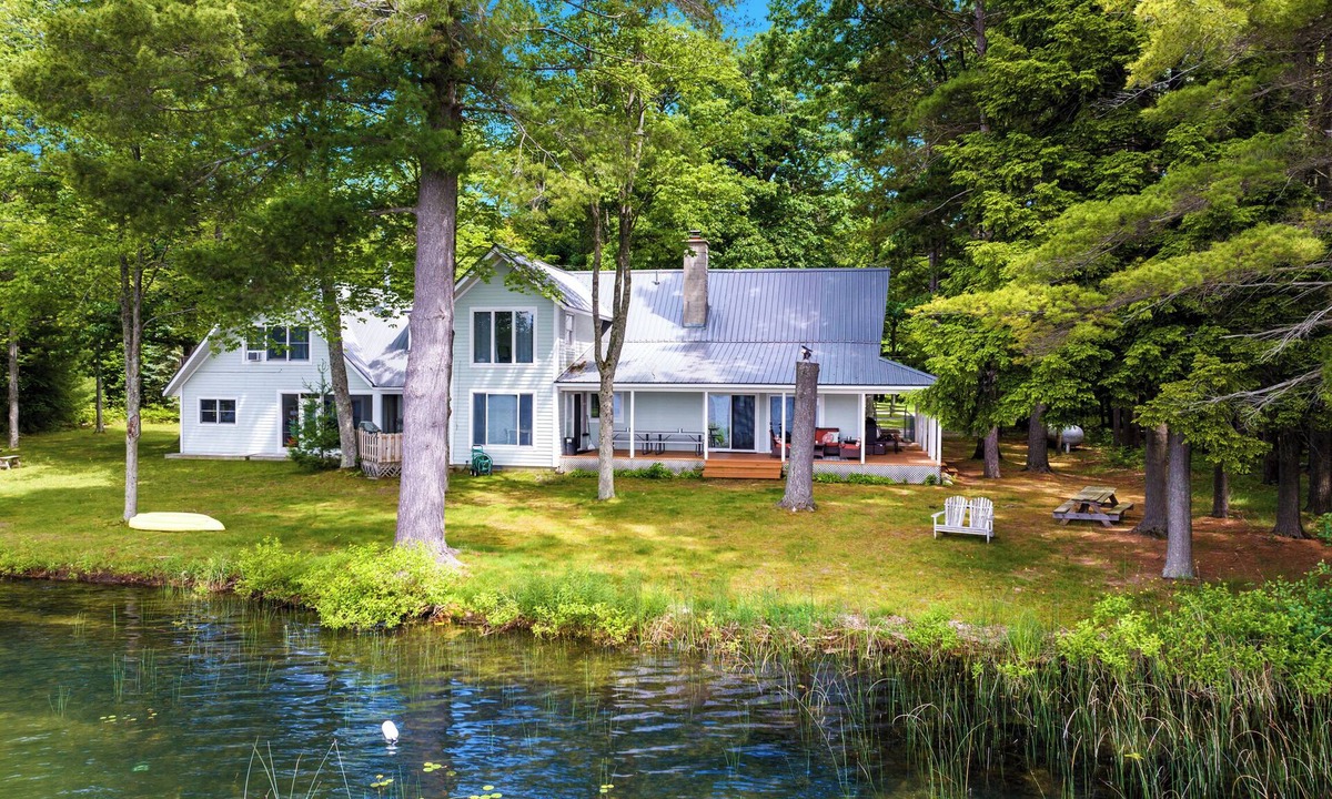 Interlochen House | Lovely 6BR 6.5BA on all-sports Lake in Interlochen