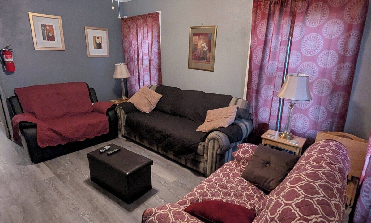 Monroe Apartment | Lower 2 BR Aunt Rose's Place Monroe MI This property has many favorable reviews!