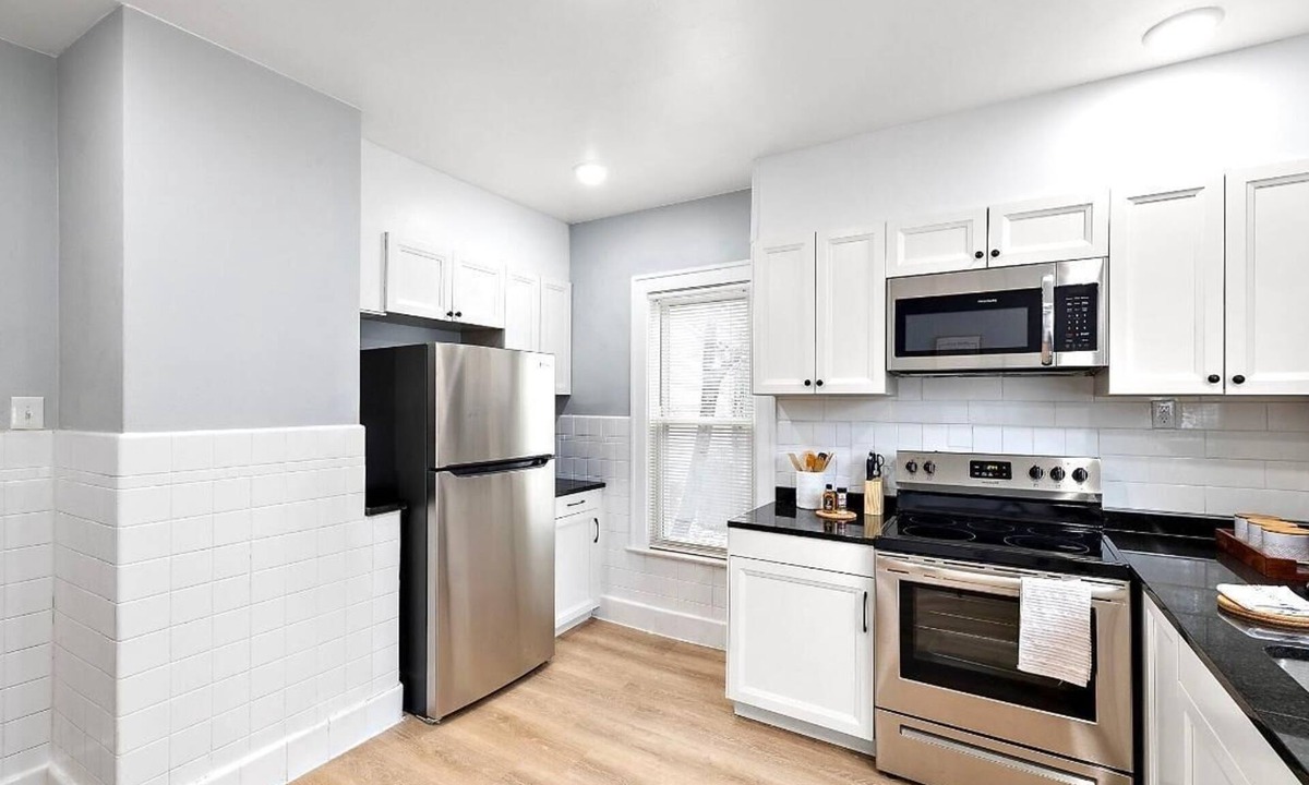 Mount Clemens Apartment | Lower Unit 183-Down Town Mount Clemens.