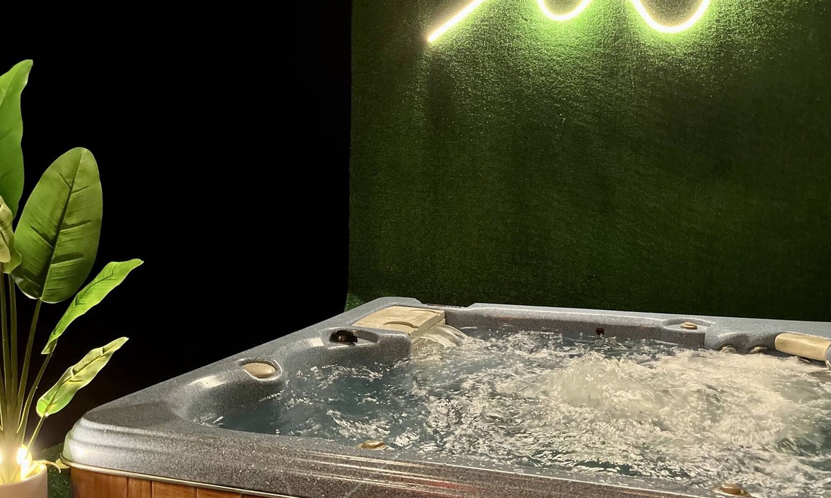 Rochester Other | Lucid Fields 10 Acres with a Stargazing Hot Tub