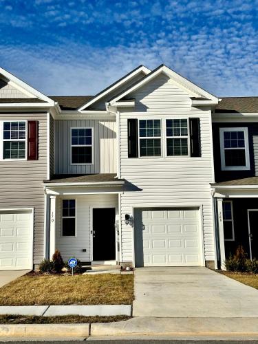 Luray House | Luray Caverns New Townhome with 3 bedrooms with 1500sqft