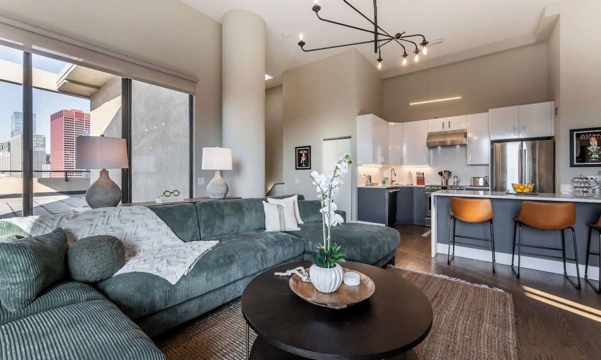 The Loop Apartment | LUX Dtown Penthouses 9bd/9ba Sleep 25+Parking+Pool
