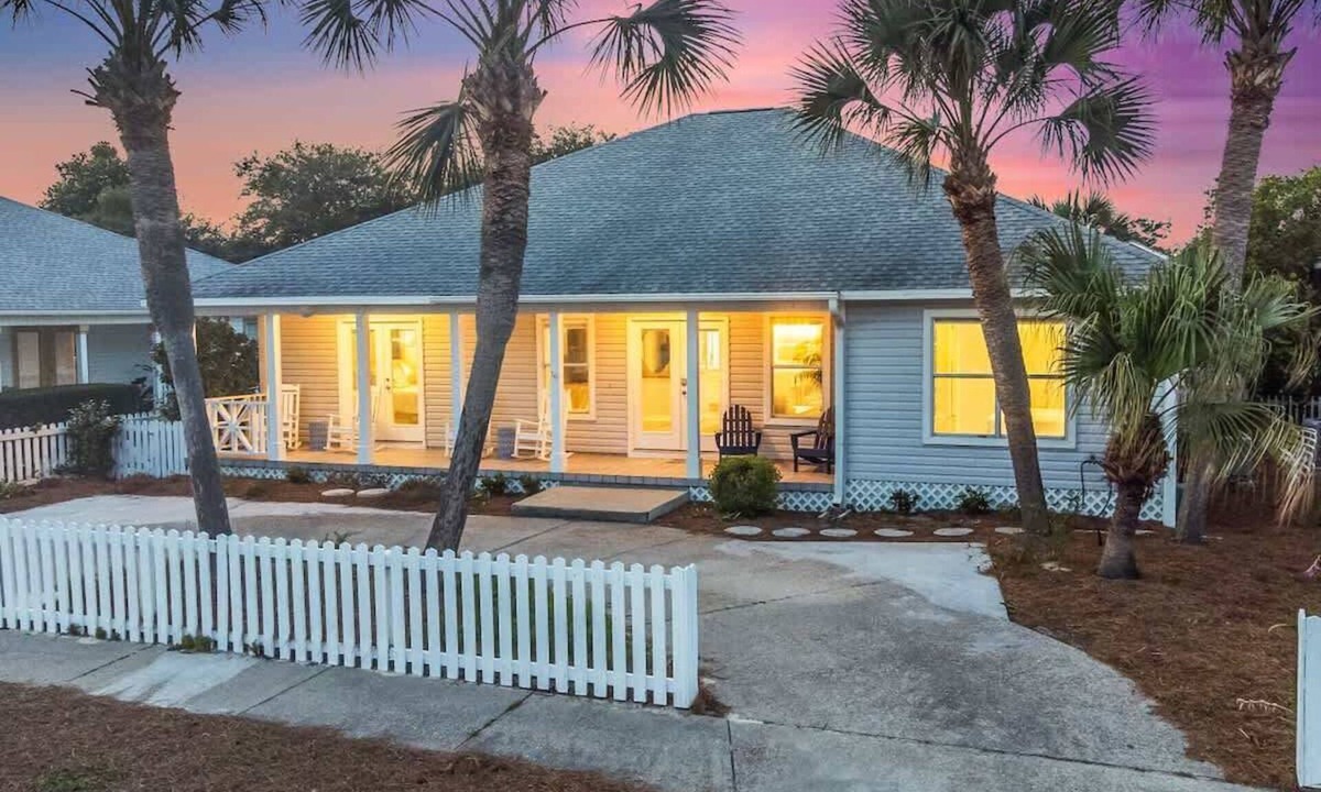Clipper Cove Cottage | Luxe Home | 4 Min Walk to Crystal Beach & Pool