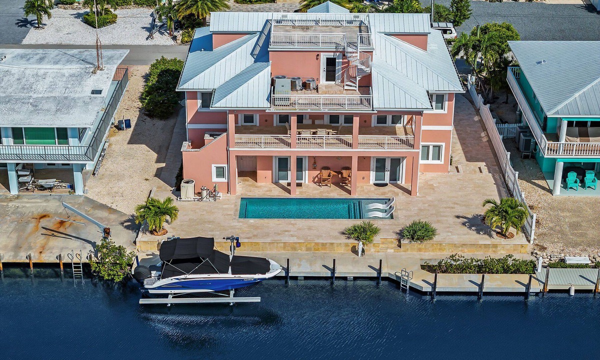 Venetian Shores House | Luxurious Home Located In Venetian Shores