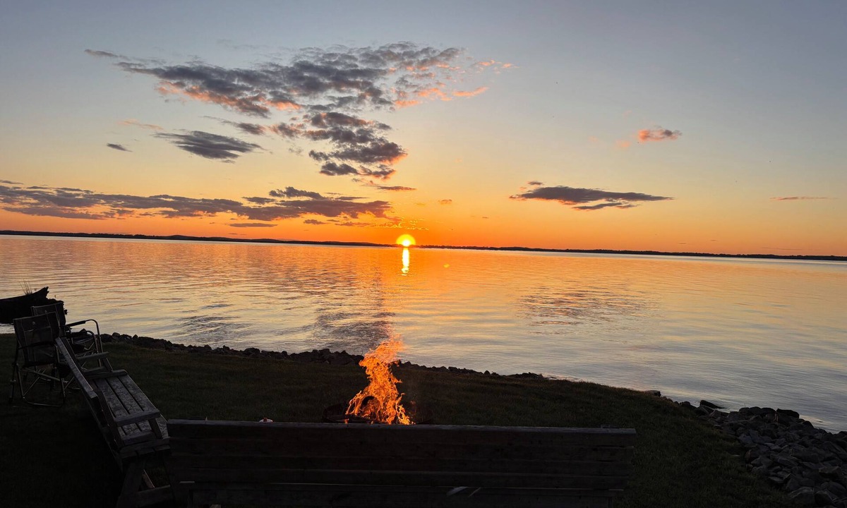 Winneconne House | Luxurious Lakefront Escape – Premier EAA Rental with Breathtaking Views