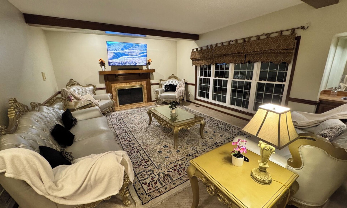 Sylvania House | Luxury 5BR Estate: Media Room & Golf - Sleeps 14