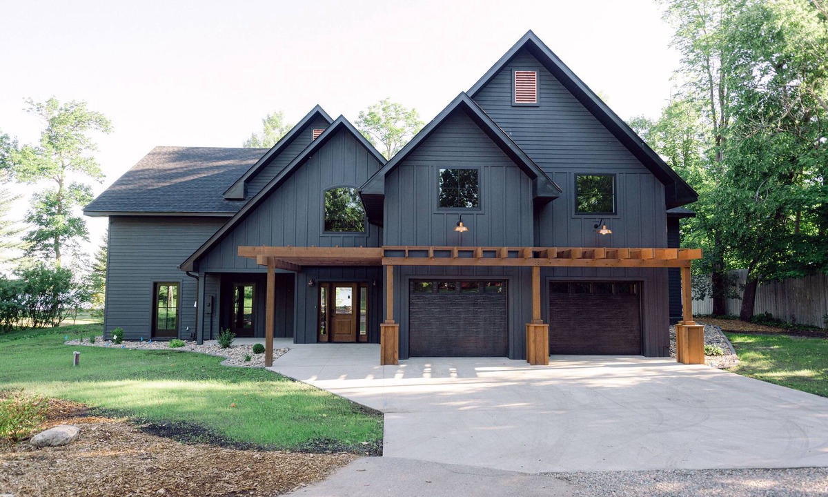 Brainerd House | Luxury Brainerd Sandy Beach Lake Cabin - Sleeps up to 17!