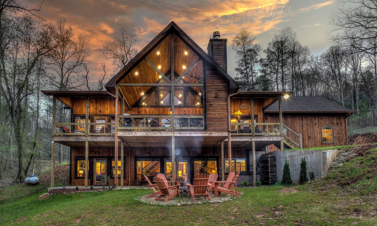 Blue Ridge Cabin | Luxury Cabin-Chic getaway w/hot tub, Gated community, River access, Easy drive