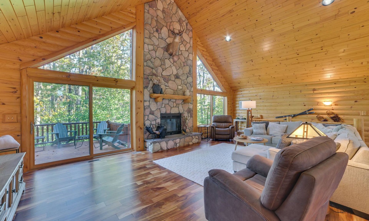 Boyne Falls Cabin | Luxury Cabin in The Reserve at Boyne Mountain