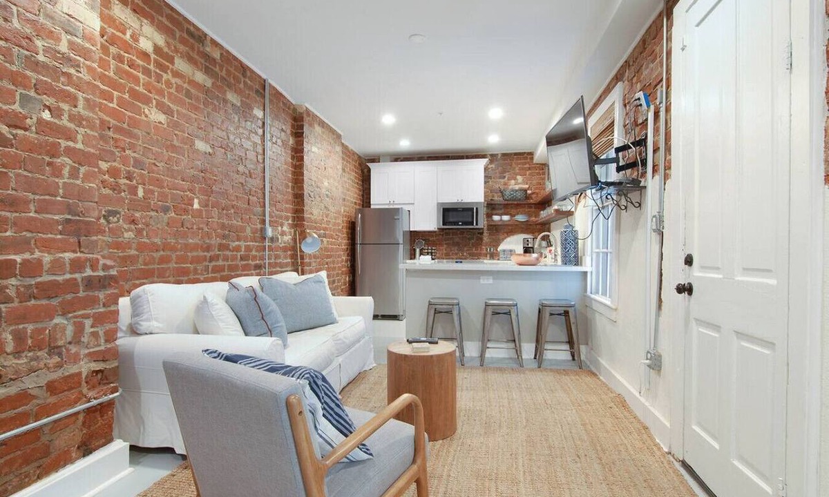 Lower Garden District Condo | Luxury Condo 1 Bed 1.5 Bath Block off Magazine