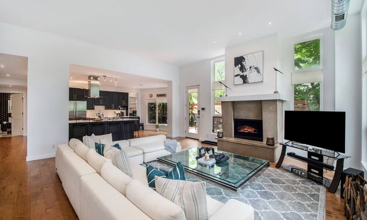 Shorewood-Tower Hills-Harbert Condo | Luxury Condo at Vineyard Lofts