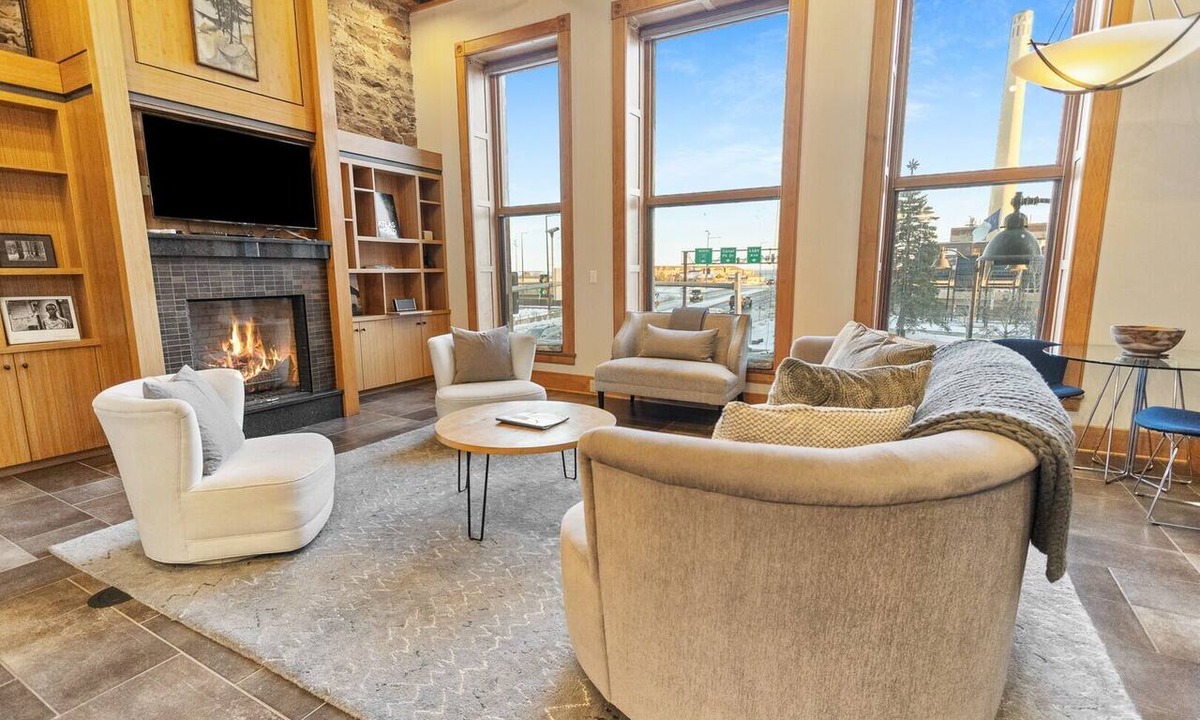 Downtown - Waterfront Condo | Luxury Condo | Paddle North w/Private Sauna & Gym