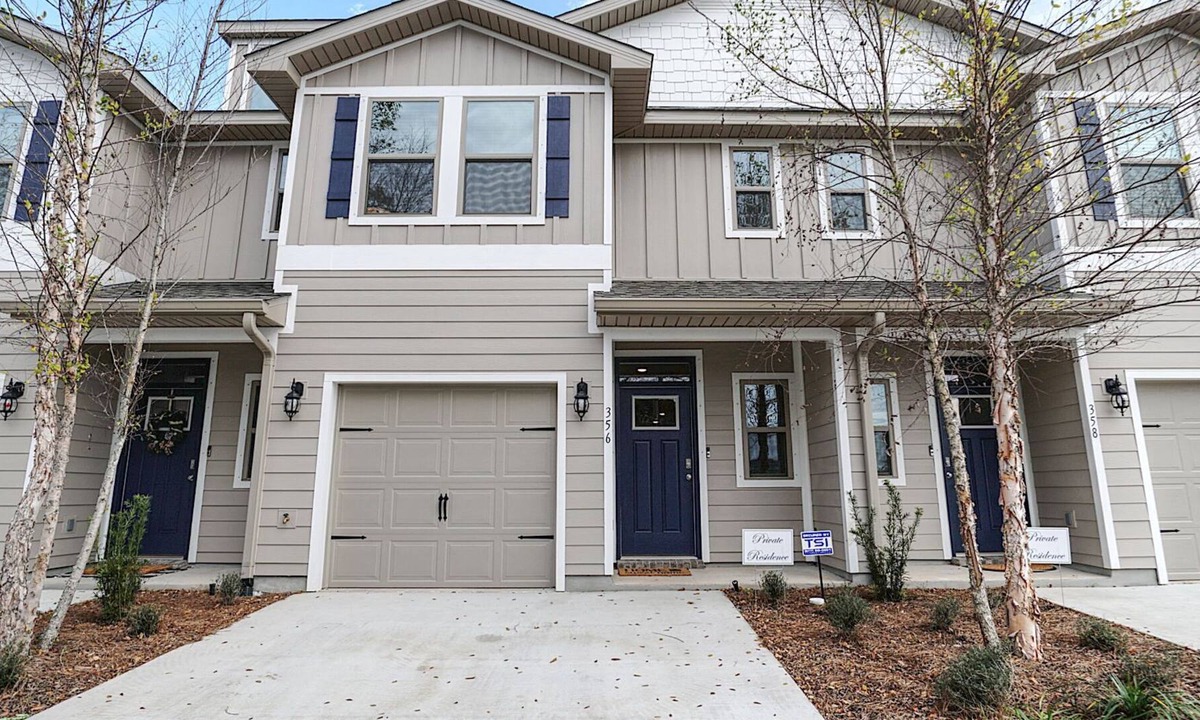 South Pensacola House | Luxury Downtown Townhome on the coast. Beautiful 15 min. drive to the beach