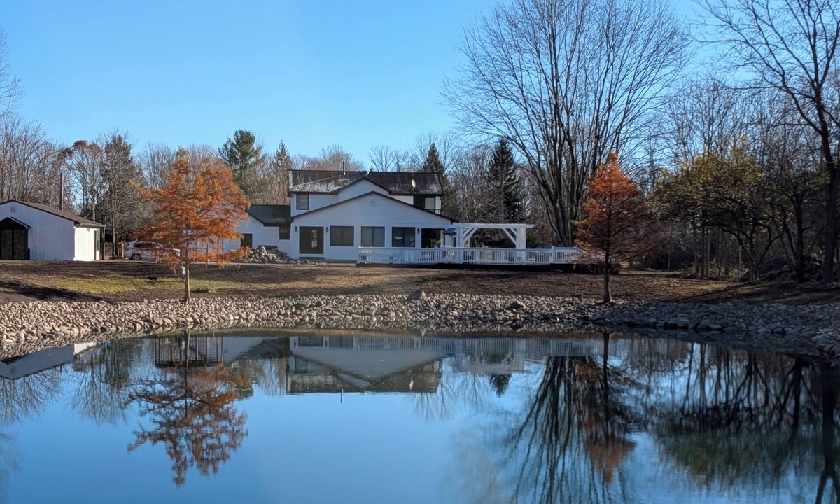 Allenton House | Luxury Farmhouse on 20 Acres with Pond, Waterfall & Game Room