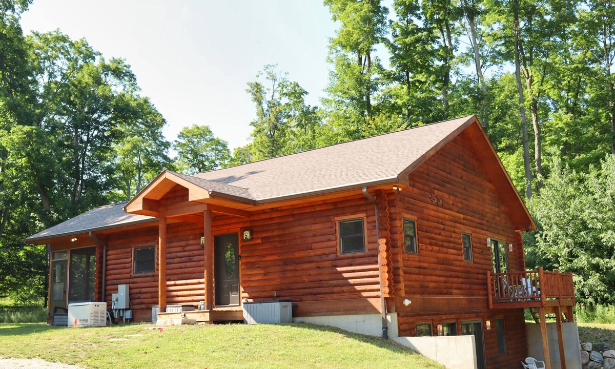Empire House | Luxury Log Cabin - Walk to Sleeping Bear Sand Dunes