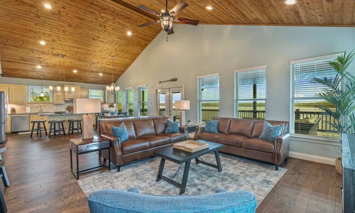 Hackberry House | Luxury on the Water - Camp #3