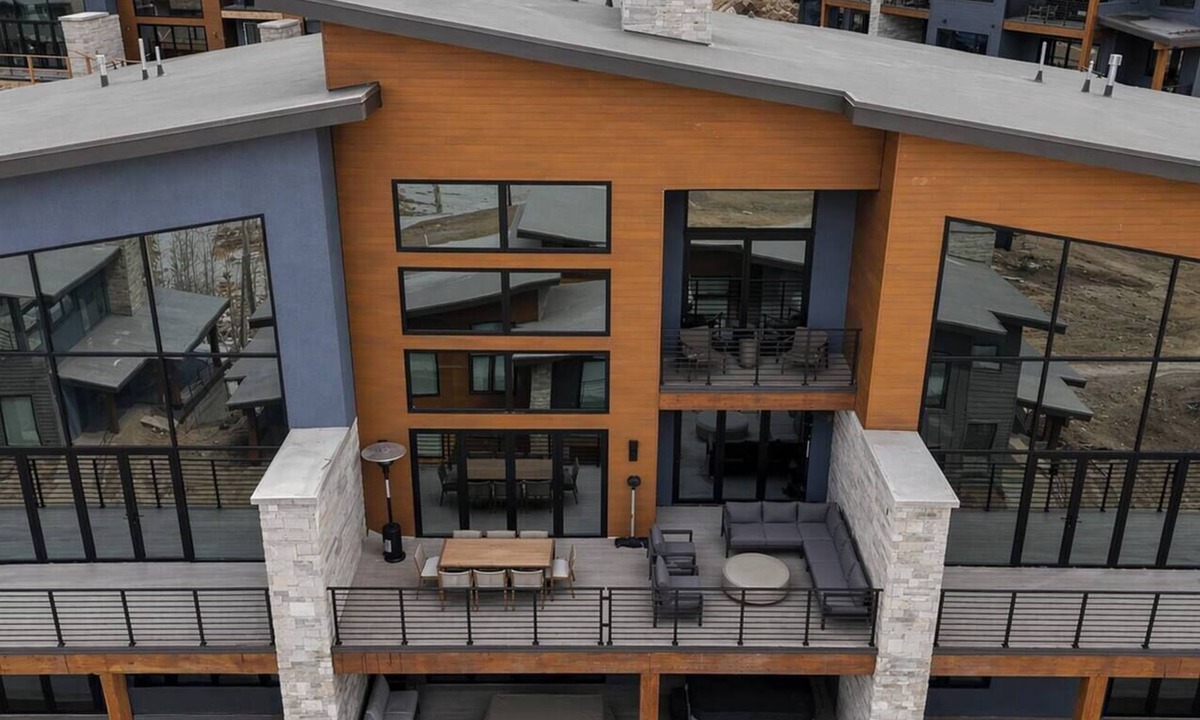 Brian Head House | Luxury Ski In and Ski Out Condo with Private Hot Tub and Sauna