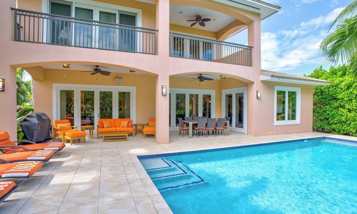 Coury House | M12 - Beautiful house in Key Colony offering 4 bedrooms, pool and dockage!