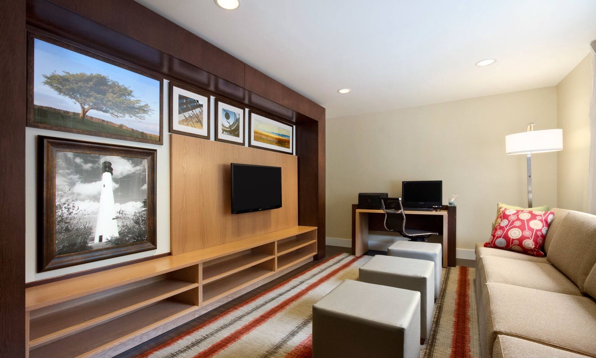Farmington Hills Hotel | MainStay Suites Detroit Farmington Hills