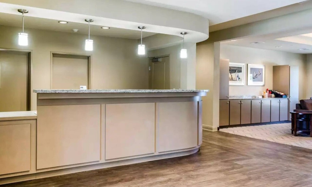 Hackberry Hotel | MainStay Suites Hackberry Sportsman's Lodge