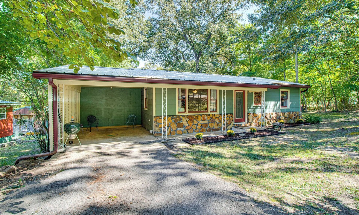 Mammoth Spring House | Mammoth Spring River Retreat: Family Gem, Big Yard