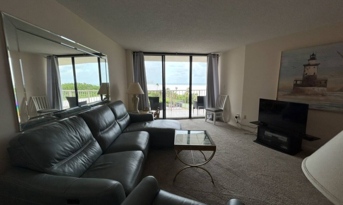 Marco Island Condo | Marco Island Beachfront Condo 2bd, 2 bath. 4th floor with two king beds!