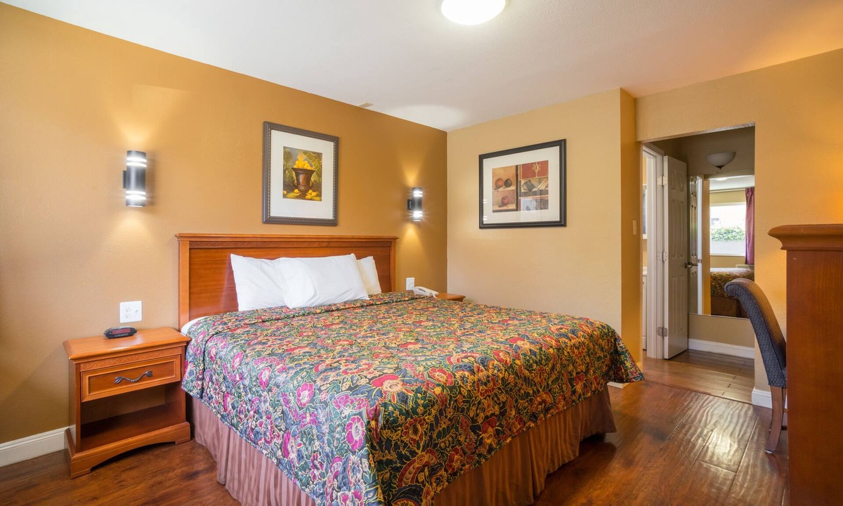 Ocean View and Fourth Street Hotel | Marina Inn