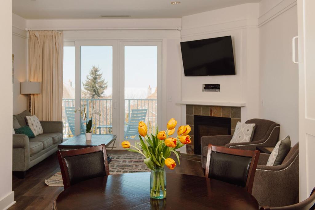 Bay Harbor Apartment | Maritime Lakeview Suite 317: Cozy 2-bedroom condo with stunning lake views in Bay Harbor, MI.