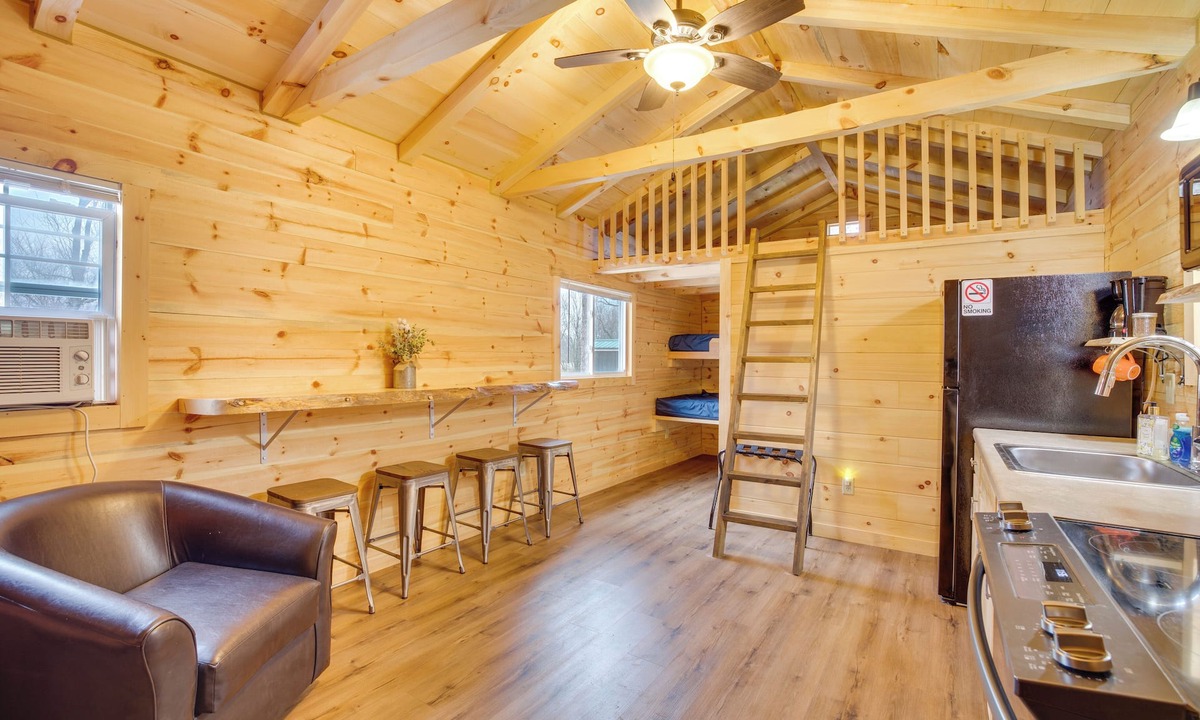 Mauston Apartment | Mauston Studio Cabin ~ 15 Mi to Wisconsin Dells!