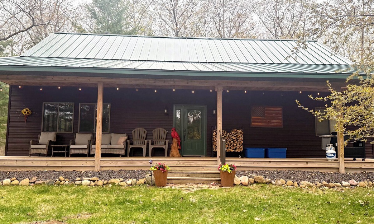 Iron River Cabin | McCarry Lakehouse Peaceful Waterfront Escape