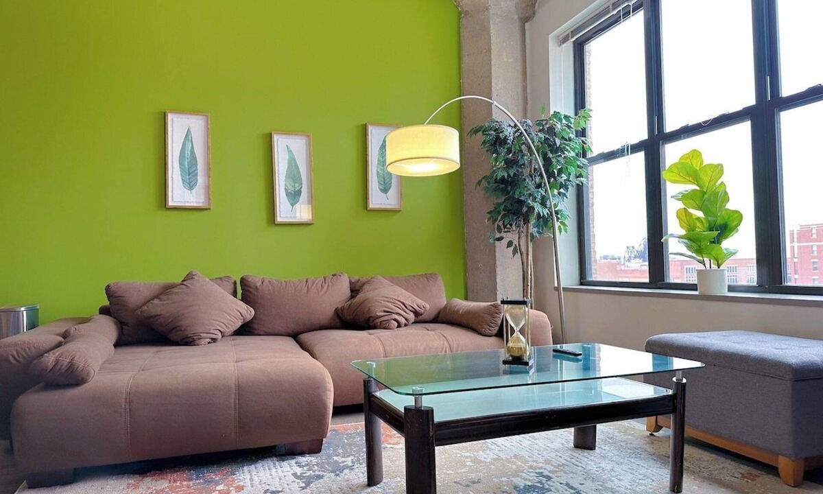 Near South Side Apartment | McCormick 3B/2Ba w optional parking/Up to 8 guests