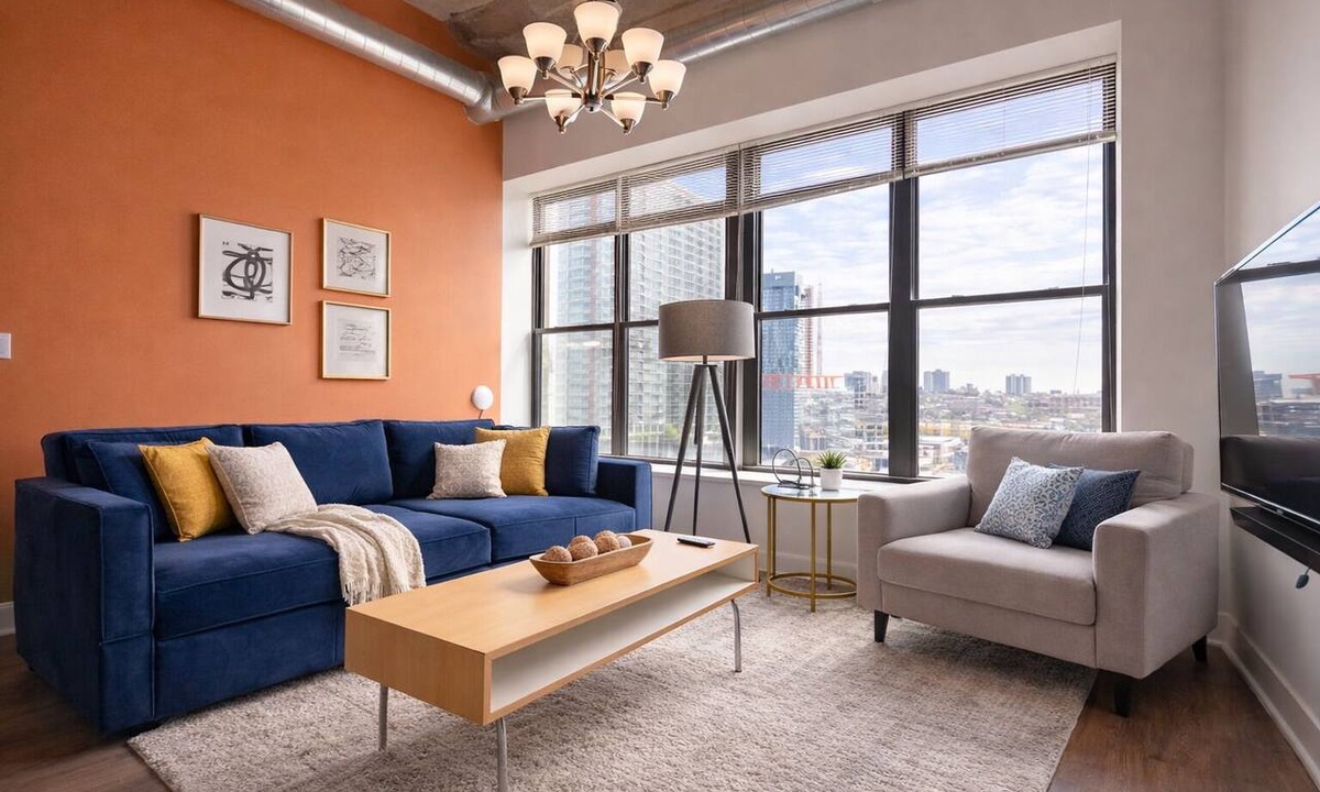 Near South Side Apartment | McCormick Place 2b/2b family unit with optional parking for up to 8 guests