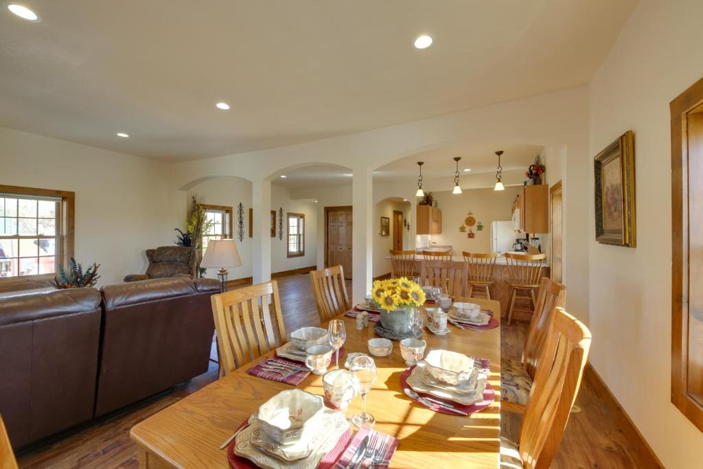 Campbellsport Apartment | 'McJugger’s Loft:' Walk to Lake, Park, Restaurants