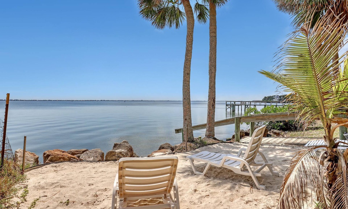 Sunny Point Apartment | Melbourne Waterfront 1 Bed 1 Bath Entire Apartment