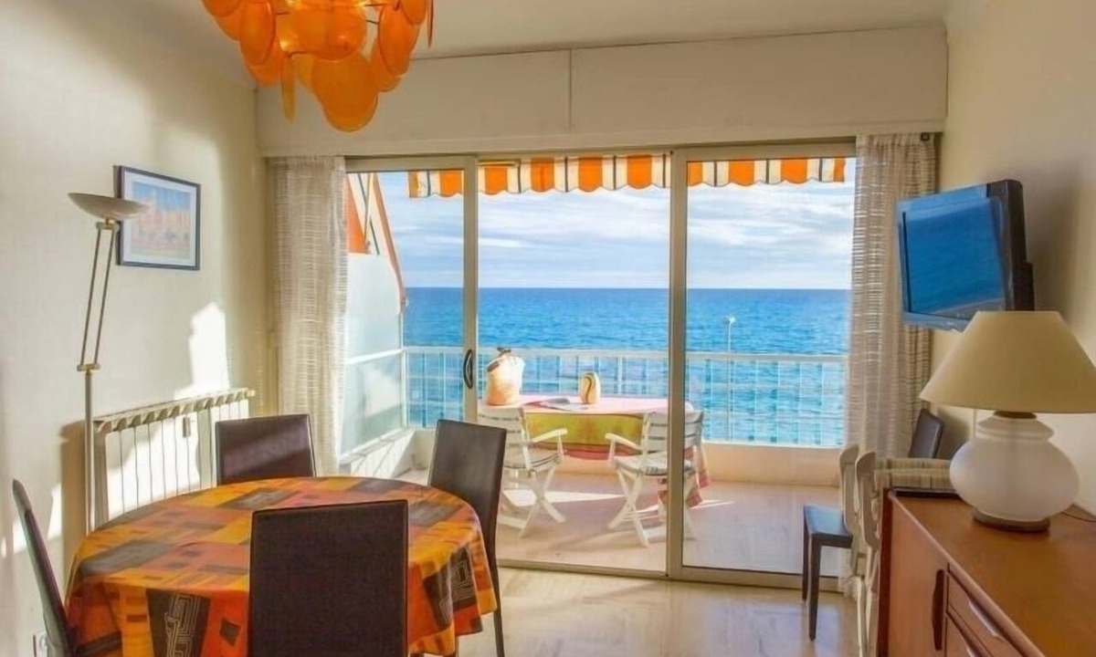 Menton Apartment | Menton apartment with terrace, air conditioning and garage