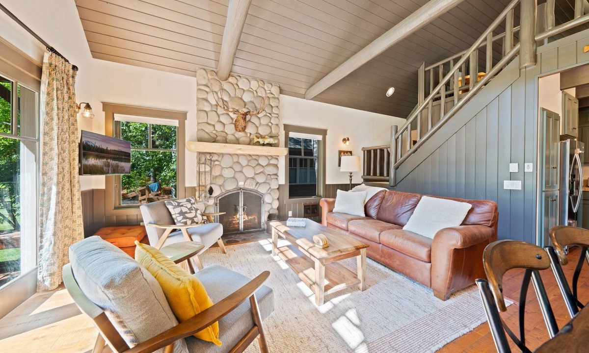 Camp Sherman Cabin | Metolius River Resort Cabin 5 Luxurious cabin on the Metolius River w/fireplace