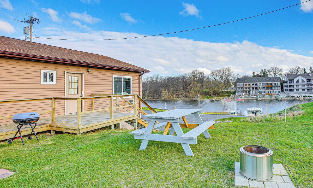 Manistee Cabin | Michigan Manistee River Cabin ~ 1 Mi to Downtown