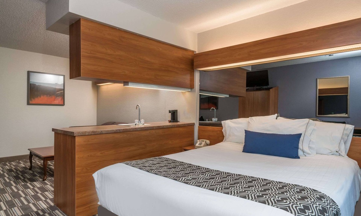 Springfield Hotel | Microtel Inn & Suites by Wyndham Springfield